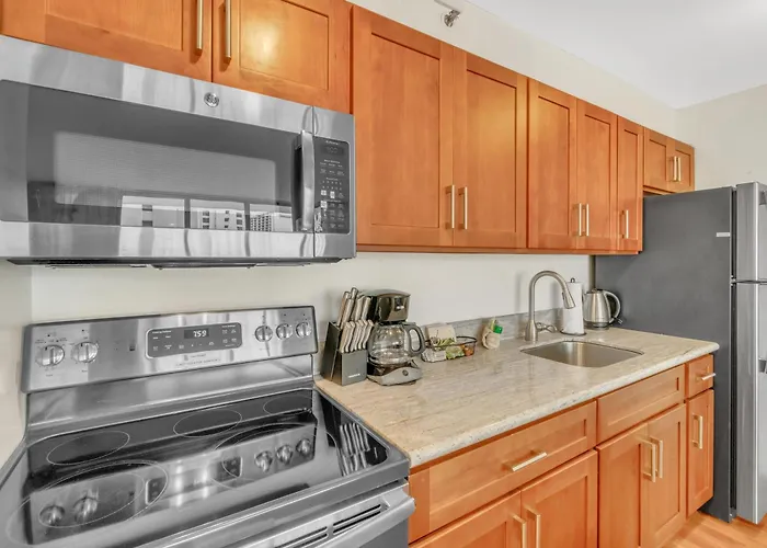 Waikiki Family Condo 1 Block From Beach With Full Kitchen, Pool, And Free Parking