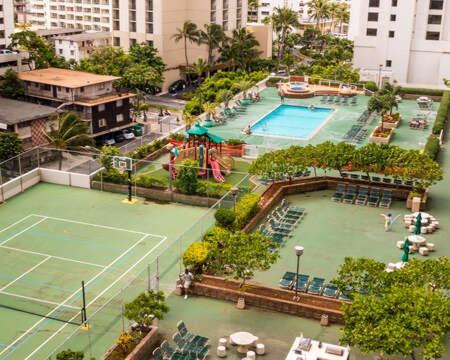 Waikiki Family 1 Block From With Full Kitchen, Pool, And Free Parking Apartment Honolulu