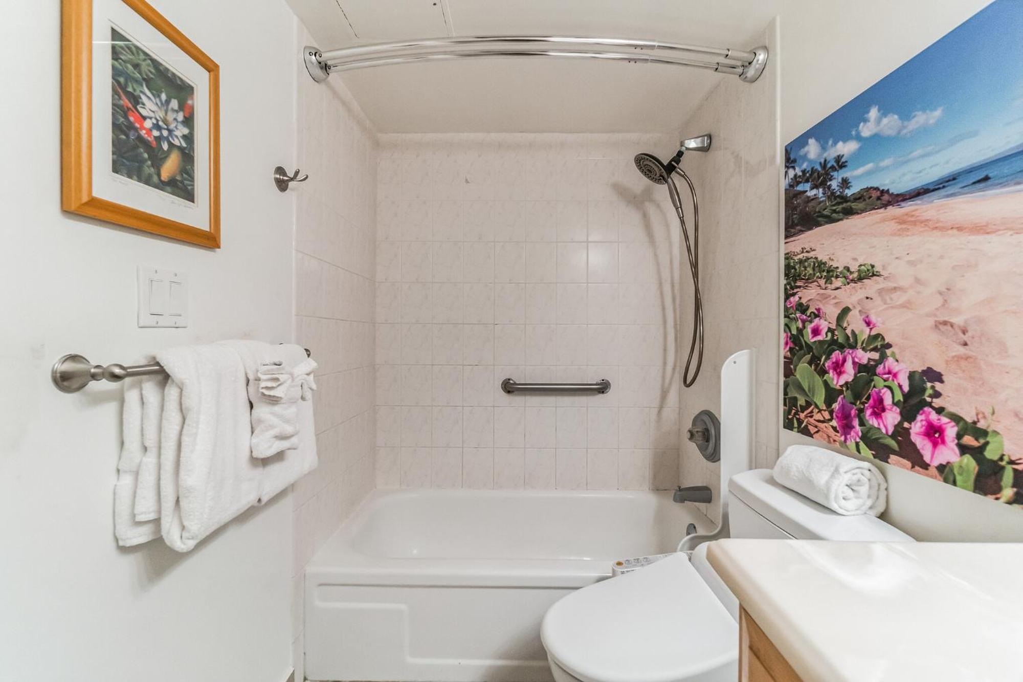 Waikiki Family 1 Block From With Full Kitchen, Pool, And Free Parking Apartment *